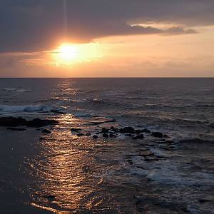 Sour - západ slunce nad mořem z našeho majáku