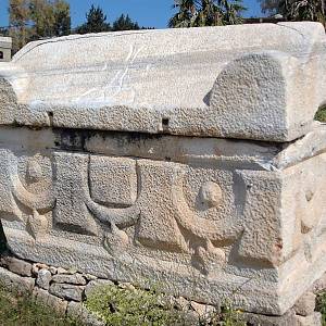 Sour - jeden ze sarkofágů na nekropoli
