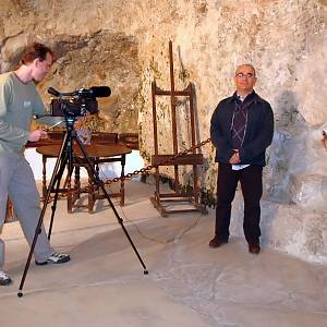 Bšarre, natáčení reportáže s ředitelem muzea Chalíla Džibrana