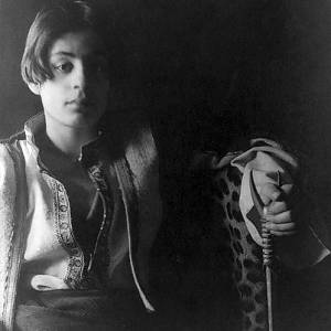 Patnáctiletý Khalil Gibran na fotografii Freda Hollandema Daye (1898)