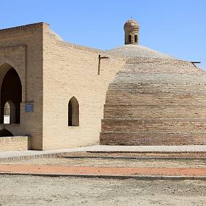 Cisterna (sardoba) Rabati Málika - celkový pohled