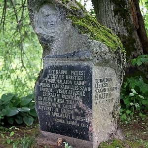 Krimulda - pomník lívského vůdce Kaupa