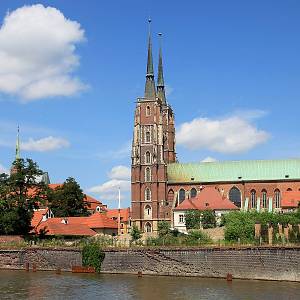 Vratislav - Dómský ostrov, katedrála sv. Jana Křtitele z řeky