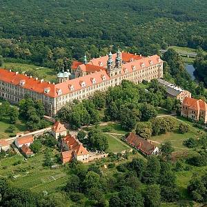 Lubiąż (Lubuš) - celkový letecký pohled na cisterciácký klášter