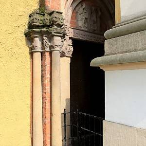 Trzebnica (Třebnice) - původní románský portál klášterního kostela