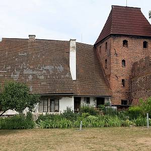 Nymburk - hradební věž Kaplanka a staré děkanství