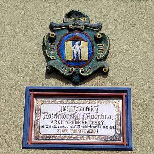 Pamětní deska Jiřího Melantricha na rožďalovické radnici