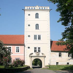 Brána zásmuckého zámku