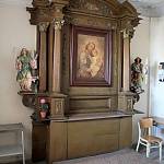 Velim - kostel sv. Vavřince, oltář s obrazem sv. Josefa v předsíni (2015)