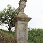 Klášterní Skalice - socha Panny Marie, pohled od jihozápadu (7. 7. 2012)
