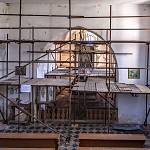 Vysoká - kostel Navštívení Panny Marie, pohled k presbytáři během odkrývání maleb (2022)