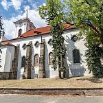 Český Brod - kostel sv. Gotharda, jižní průčelí (2018)