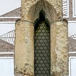 Kouřim - zvonice, gotické okno v přízemí (2006)