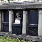 Kolín - nový židovský hřbitov, náhrobek rodiny Koblerových (2010)