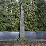 Kolín - nový židovský hřbitov, pomník židovským obětem nacismu (2008)