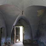 Libenice - tvrz, křížově sklenutá místnost v jižním křídle paláce (8. 5. 2013)
