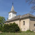 Býchory - kostel sv. Bartoloměje od jihovýchodu (2018)
