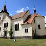 Pečky - kostel sv. Václava, pohled od jihovýchodu (2017)