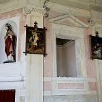 Dolní Chvatliny - kostel sv. Petra a Pavla, oratoř na severní starně presbytáře (2017)