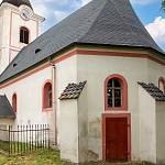 Ratboř - kostel sv. Václava, pohled od jihovýchodu (2016)