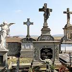 Nebovidy - hřbitov, skupina náhrobků z 19. století (2013)