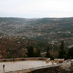 Pohled z hradu Qalaat ar-Rabad na Ažlún