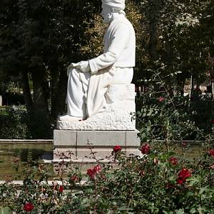 Ferdousího socha v Túsu