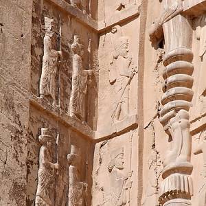 Výzdoba hrobek v Nakš-é Rostam