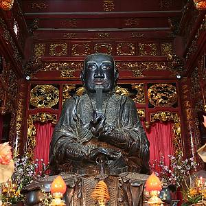Chrám Quau Thanh, socha taoistického boha a strážce severu Tran Voova.