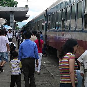 Nástup do vlaku v Da Nangu
