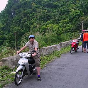Výlet na motorkách po ostrově Cat Ba
