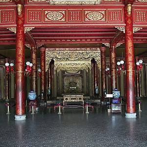 Královský trůn v paláci Thai Hoa (Palác nejvyššího souladu)