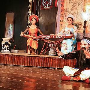 Folklórní vystoupení v Hoj An