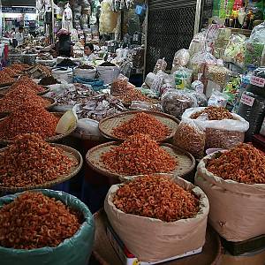 Tržnice ve Staré čtvrti Hanoje, sušené krevety