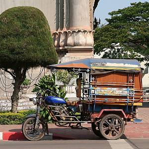 Tuk-tuk u Patuxai