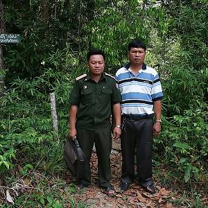 Strážce národního parku Phonepaseuth Phothilath a náš řidič Patharnar Keopayseud