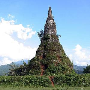 Muang Khoun, stúpa That Foun nad městem