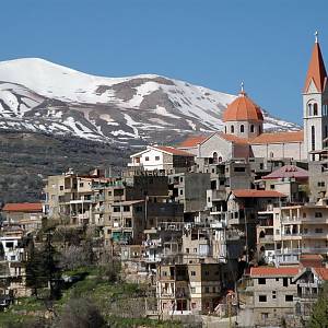 Bšarré, město s kostelem sv. Sáby v horách
