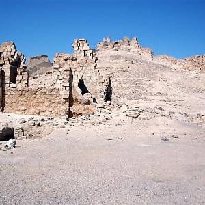 Halabiyya - dolní město s bazilikou a hrad