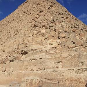 Gíza - moře kamení Rachefovy pyramidy