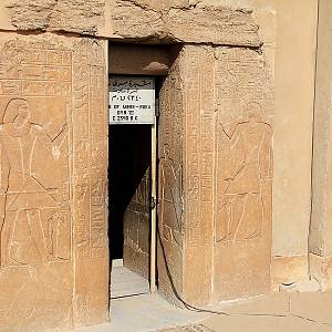 Sakkára - vchod do Mererukovy hrobky