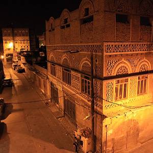 Sanaá - noční ulice ve starém městě