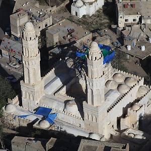 Mešita al-Ašrafíja z ptačí perspektivy.