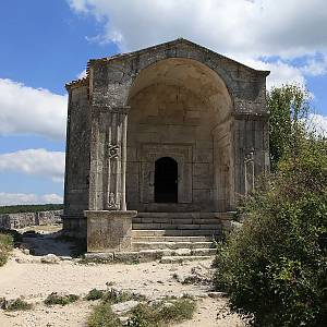Čufut-Kale, hrobka princezny Džanike Chanym z roku 1437
