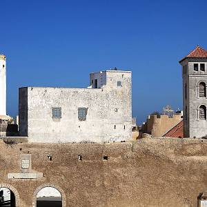 Kostel i mešita za hradbami Mazaganu, dnes el-Džadýdy.