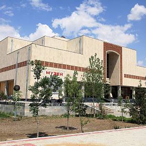 Nukus - budova muzea I. V. Savitského
