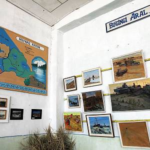 Mujnak - místní muzeum, obrazy zaniklého Aralu