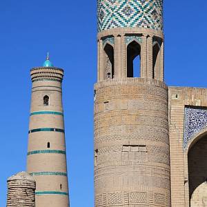 Chiva - minaret (vlevo) velké páteční mešity