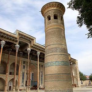 Buchara - mešita Bolo-chauz s minaretem