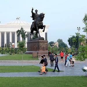 Tímurova socha v Taškentu (aneb Tímur na koni)